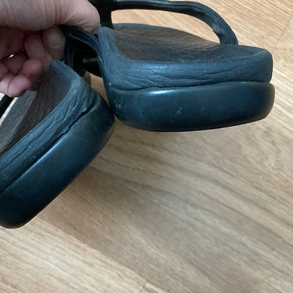 Vionic Black Casual Foam Flip Flop Sandals Sz 9 - Picture 4 of 6
